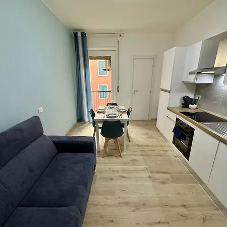 Lucania Azzurra Apartment, Elegante E Confortevole, Con Metro M3 Sotto Casa, Collegamento Diretto A Duomo Di E Stazione Apartmán Milán