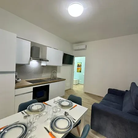 Lucania Azzurra Apartment, Elegante E Confortevole, Con Metro M3 Sotto Casa, Collegamento Diretto A Duomo Di E Stazione Lejlighed Milano
