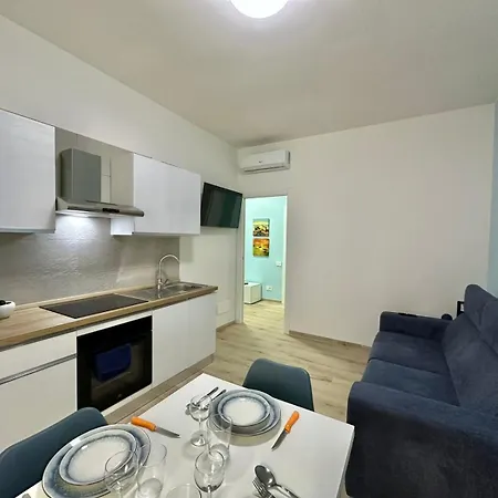 Lucania Azzurra Apartment, Elegante E Confortevole, Con Metro M3 Sotto Casa, Collegamento Diretto A Duomo Di E Stazione Lejlighed Milano