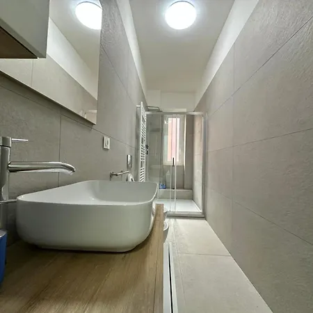 Lucania Azzurra Apartment, Elegante E Confortevole, Con Metro M3 Sotto Casa, Collegamento Diretto A Duomo Di E Stazione Lejlighed Milano
