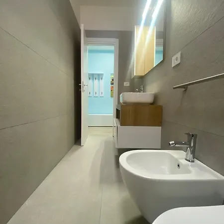 Lucania Azzurra Apartment, Elegante E Confortevole, Con Metro M3 Sotto Casa, Collegamento Diretto A Duomo Di E Stazione Apartmán
