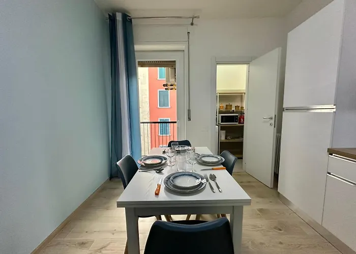Apartmán Lucania Azzurra Apartment, Elegante E Confortevole, Con Metro M3 Sotto Casa, Collegamento Diretto A Duomo Di E Stazione