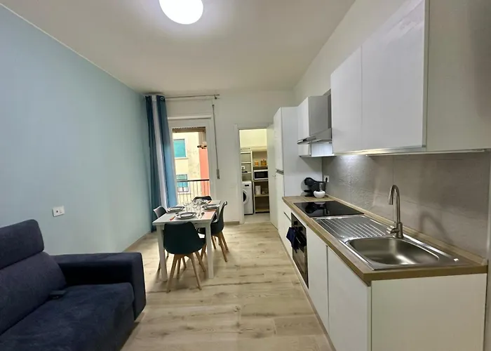 Lucania Azzurra Apartment, Elegante E Confortevole, Con Metro M3 Sotto Casa, Collegamento Diretto A Duomo Di E Stazione Apartmán