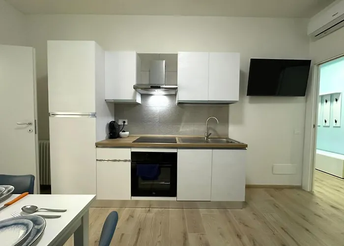 Lucania Azzurra Apartment, Elegante E Confortevole, Con Metro M3 Sotto Casa, Collegamento Diretto A Duomo Di E Stazione Apartmán *