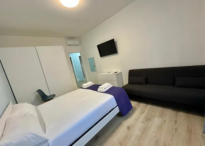 Lucania Azzurra Apartment, Elegante E Confortevole, Con Metro M3 Sotto Casa, Collegamento Diretto A Duomo Di E Stazione Apartmán