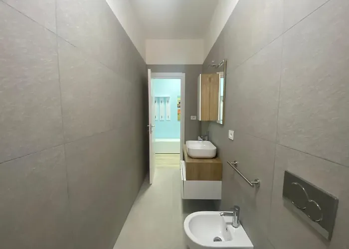 Lucania Azzurra Apartment, Elegante E Confortevole, Con Metro M3 Sotto Casa, Collegamento Diretto A Duomo Di E Stazione