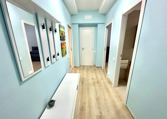 Lucania Azzurra Apartment, Elegante E Confortevole, Con Metro M3 Sotto Casa, Collegamento Diretto A Duomo Di E Stazione Apartmán